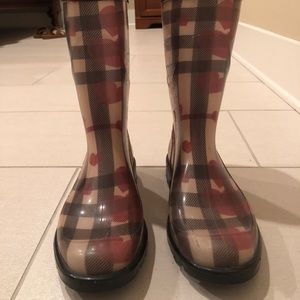 Burberry heart short rain boots